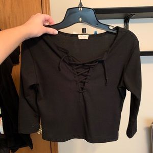 Quarter sleeve tie front crop top